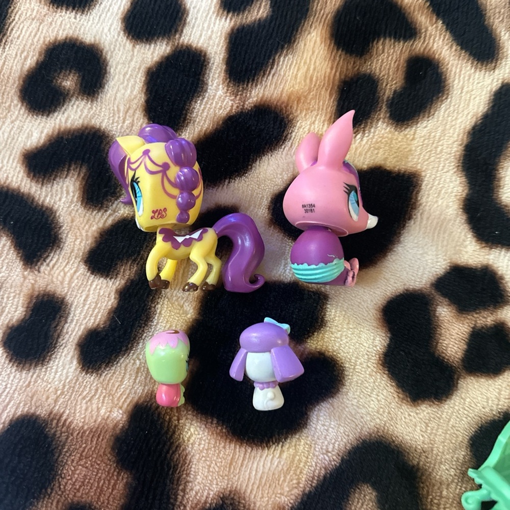 LPS SWEET DELIGHTS SET (NO BOX) MISSING PURPLE CAKE